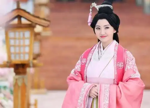 今天我们来盘点下古装剧中着粉色的女子.