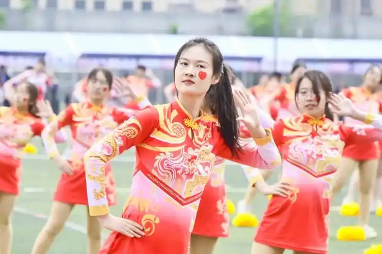 燃!这是青春的天大