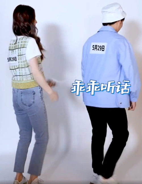 杨颖身高165郭麒麟170叉腰时看清腰线对比这咋解释