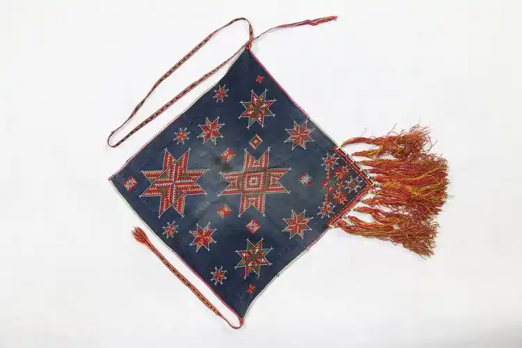 当代云南丘北瑶族挑花八角纹流苏头帕