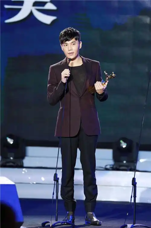 秦昊获华语传媒大奖影帝演技被赞颠覆认知