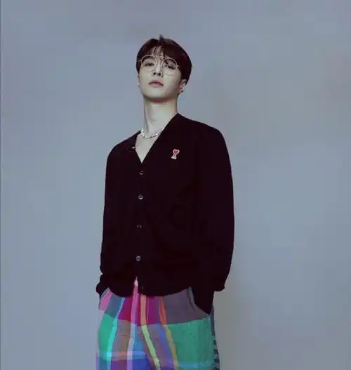 张艺兴街舞技能很赞造型帅气满分他这些穿搭潮流感十足