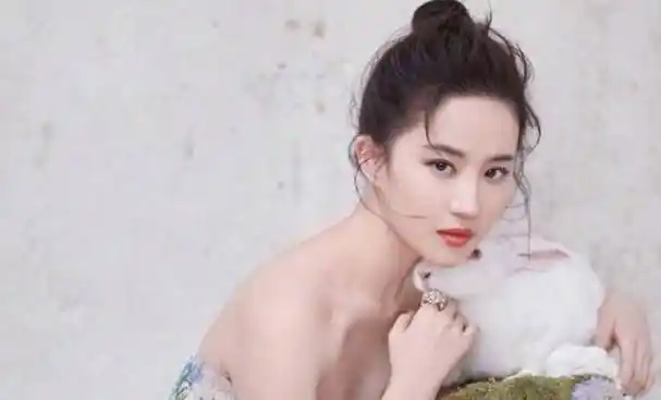 刘亦菲的衣品有多好,直到看见换上长裙的她,网友:太撩了_方方面面