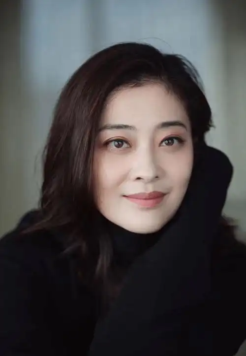 梅婷不服老剪狗啃刘海配海军衫扮嫩却被脸蛋暴露年龄