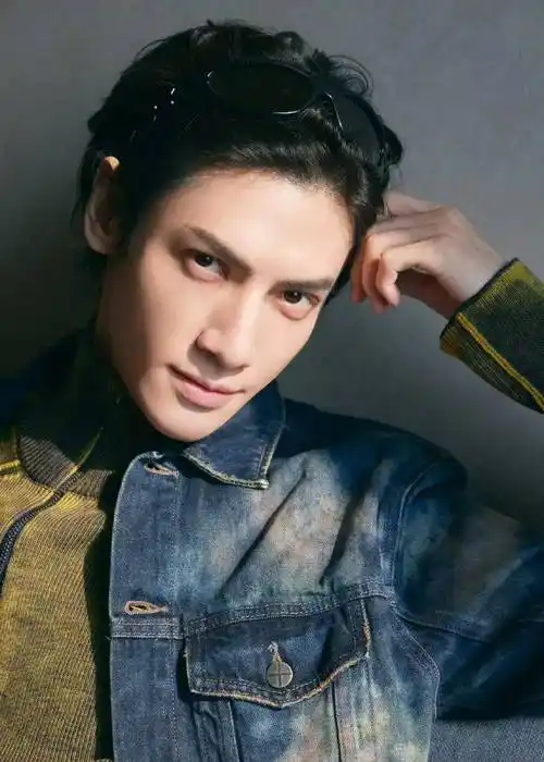 19娱乐瓜:王一博肖战李现吴磊罗云熙谭松韵张新成李沁曾舜晞_商务_好