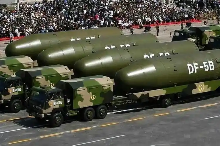 东风-5是中国研制的之一代洲际地地战略导弹,采用的是井式部署.