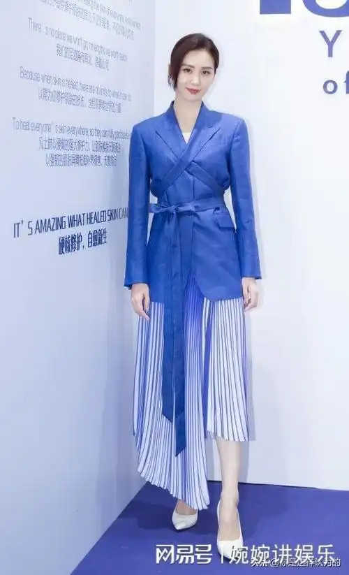 刘诗诗脚穿白色尖头高跟鞋代言活动气质优雅纯净