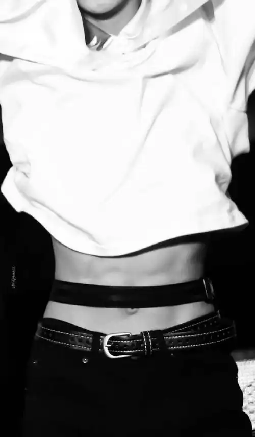 丁程鑫 蜜糖腹肌