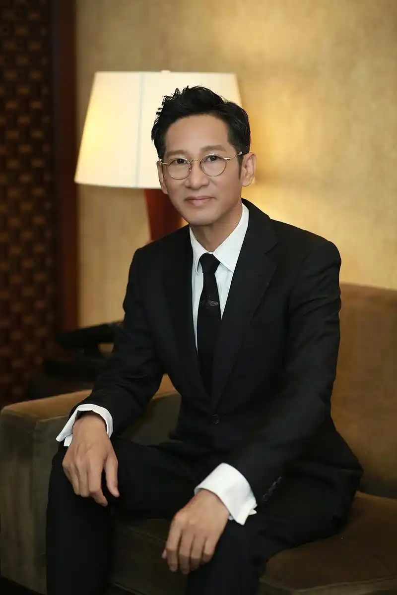 "大器晚成"的8位中年男演员:有人迷上整容,有人沦为笑柄