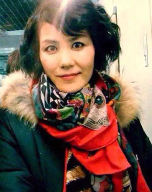 王菲气质高就不会老一看就是50多岁的老阿姨了脸垮的很厉害