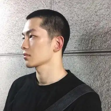 冷酷短发型男头像