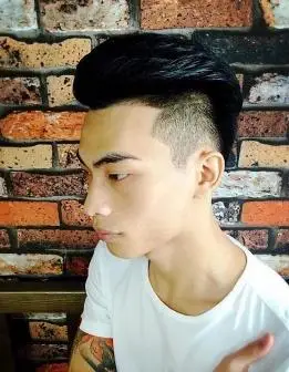 男士两边铲中间留长短发 男生帅气铲两边发型图片