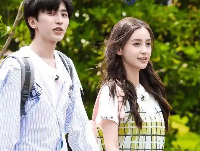 都知道之前的蔡徐坤都是比较腼腆的小弟弟了,但是经过磨练,也是变得