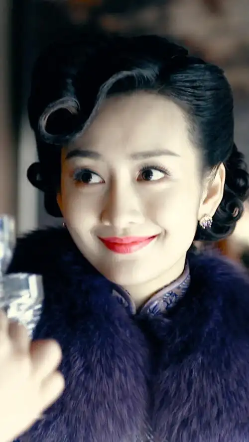 要说让人恨不起来的反派,我第一个想到的就是伪装者里的汪曼春