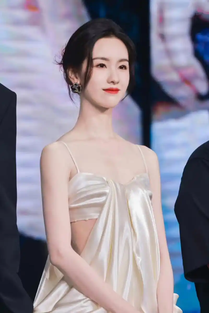 陈都灵在发布会上的图片,大家觉得怎么样?