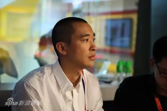 图文黄立行做客黄立行侧面