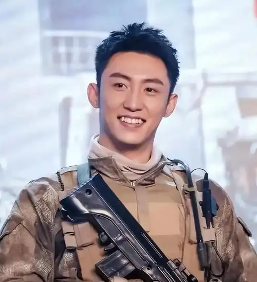 黄景瑜:在娱乐圈"服兵役"的男人,穿上军装到底有多帅?
