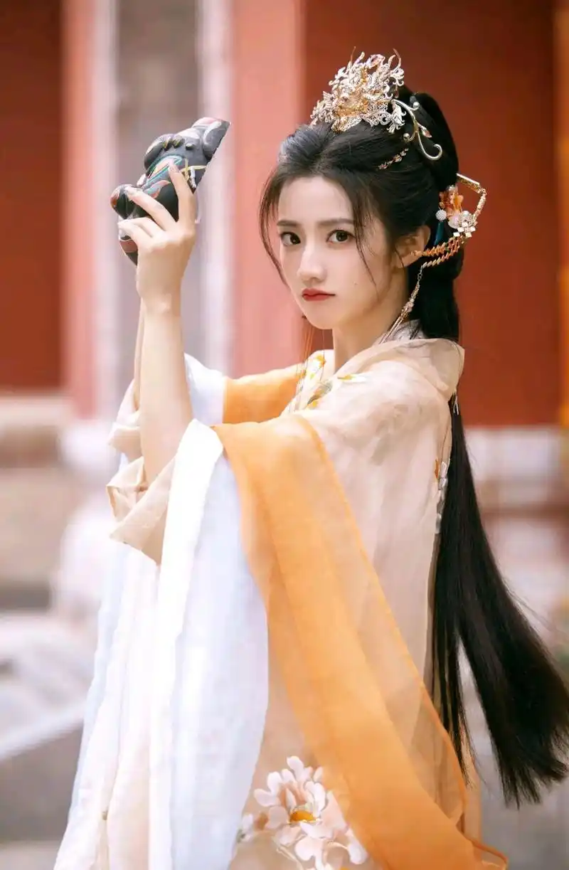 扶柔倾国色,风华绝世人#你心中的古装女神# #明星出圈的穿搭# #惊艳