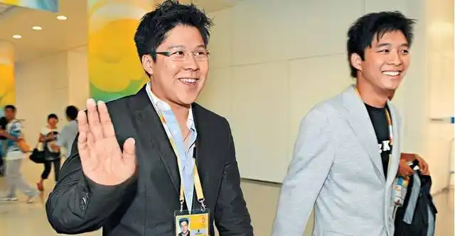 霍启刚去马来西亚,原是为参加首富孙子婚礼,弟弟霍启山也一起来