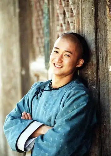 从太极宗师,战狼到攀登者,原来,你是这样的吴京!_小时候