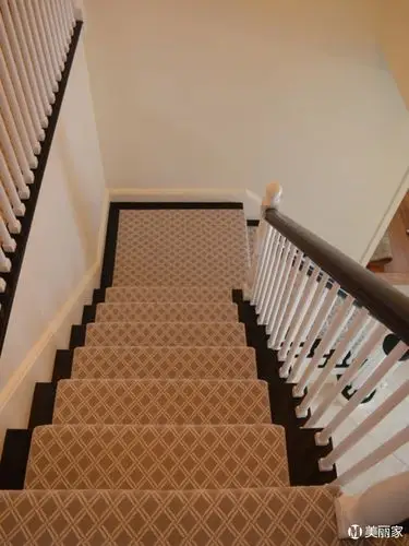 楼梯_灰色_棕色_奢华大气的楼梯设计