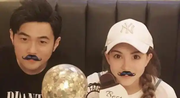 昆凌17岁就被周杰伦追到手,看到她的旧照,难怪周杰伦