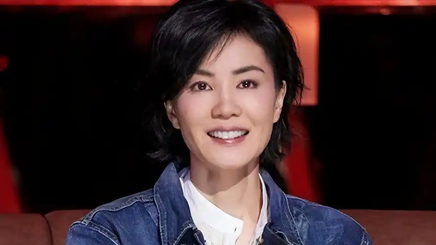 王菲的魅力:解析谢霆锋对年近半百的她倾心的原因