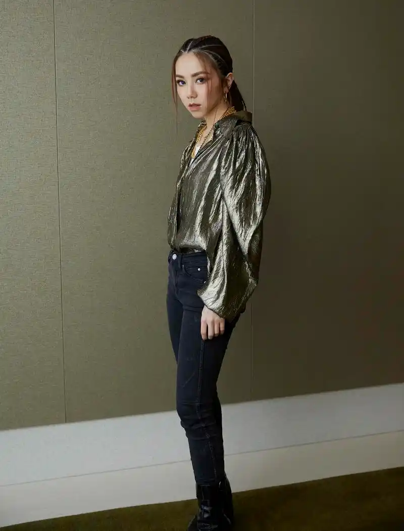 鸣谢vogue台灣  ,在2019台北时装周,遇见又酷又a的鄧紫棋.