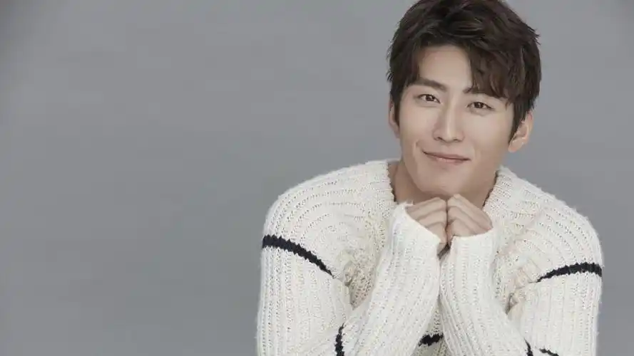 窦骁帅气时尚魅力写真,高清壁纸图片,大陆明星-回车桌面