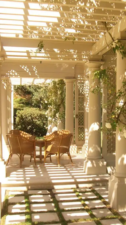 阳光下的庭院h5背景素材