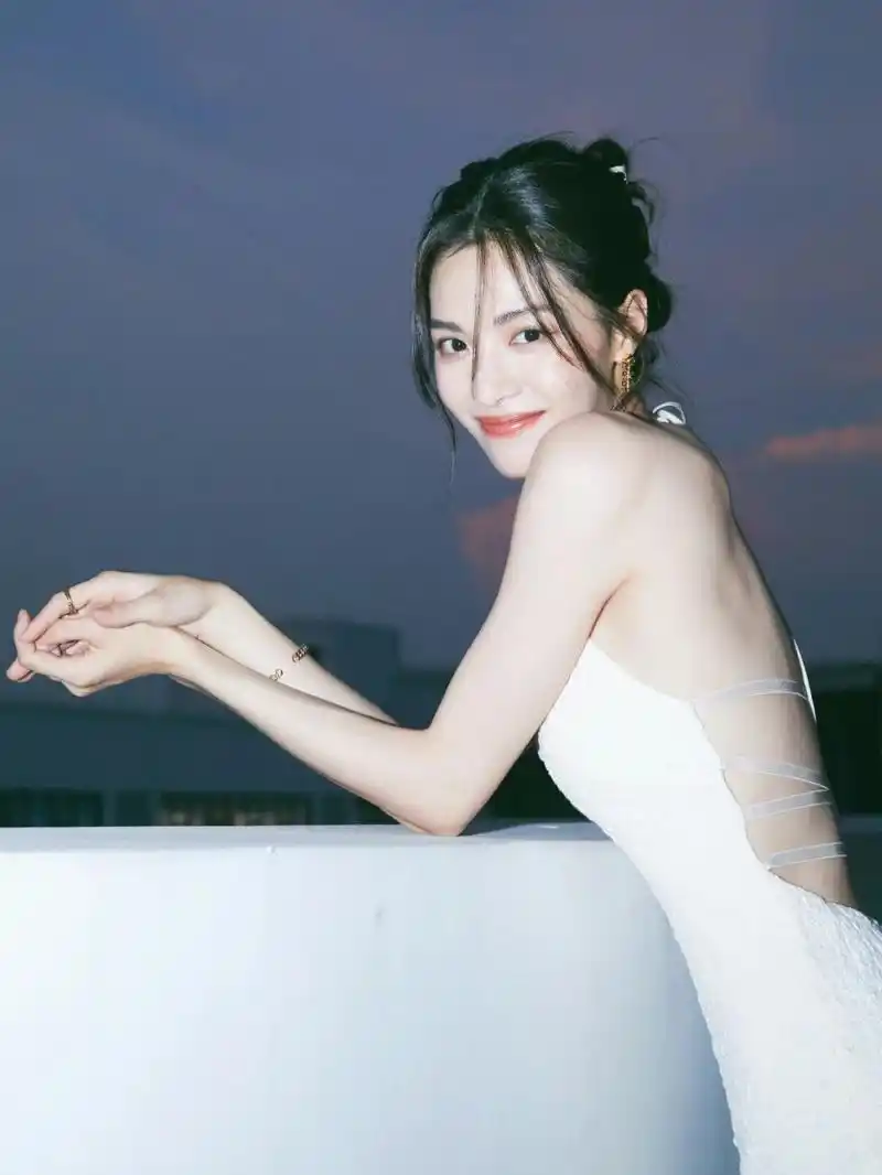 "天选之女"钟楚曦:冯小刚将她捧红,成龙接着捧,洪金宝等着捧