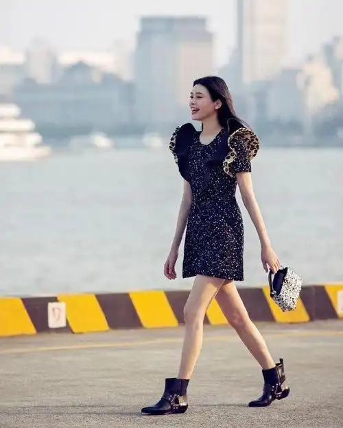 豪门阔太奚梦瑶昔日旧照深v领口直开到腰这美胸看了脸红