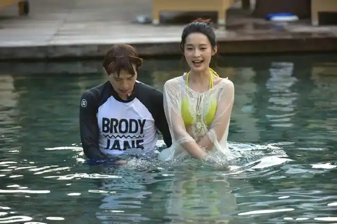 李沁露腰#李沁泳装 93 好辣