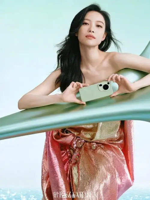 倪妮刚上岸的美人鱼#倪妮登上时尚芭莎男士六月刊封面,大波浪卷发