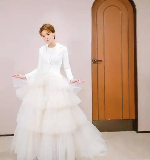 火箭少女101,综艺节目中集体拍婚纱闺蜜照,拍出不同风格都好美