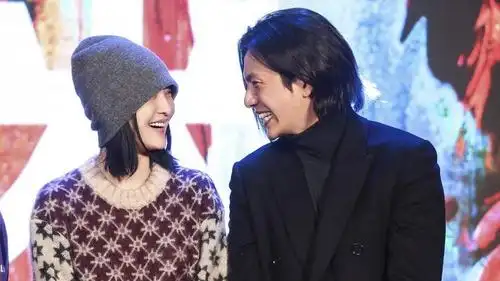 金城武用烟给周迅点烟花