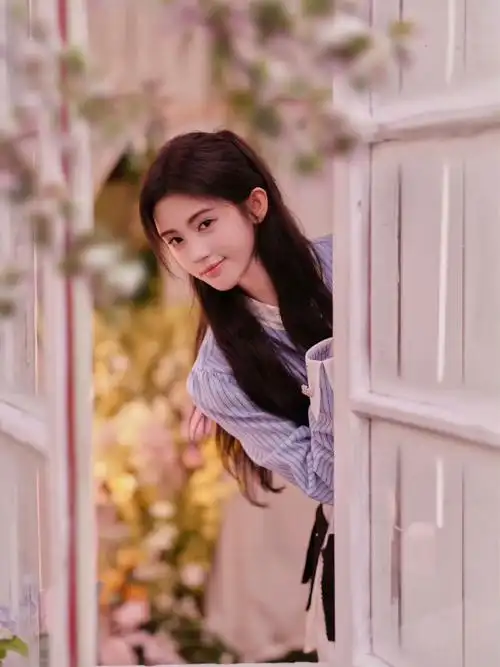 鞠婧祎千香引#    每个女孩子身上都有闪光点,都有可爱和值得被爱的