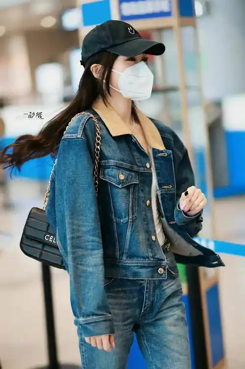 唐嫣初秋穿搭很日常,蓝色牛仔套装简单休闲,普通女孩都能穿!