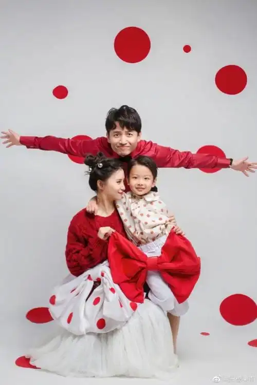 知名主持人官宣二胎得子,与老公戏里戏外都是夫妻,是赵丽颖好友