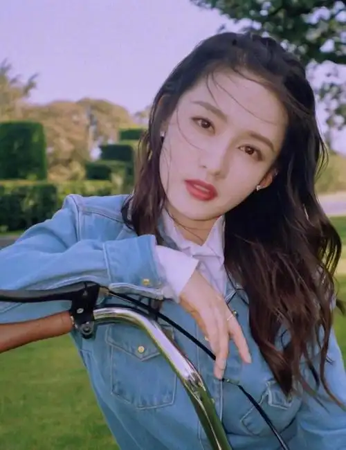 清新脱俗的外貌李沁,一个让人眼前一亮的女星,不仅拥有出色的演技