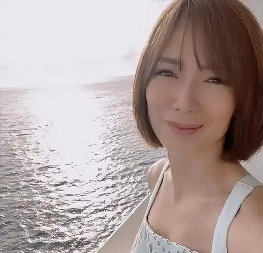 回顾新加坡女星郑秀珍何仙姑东方不败很惊艳破产后努力重生