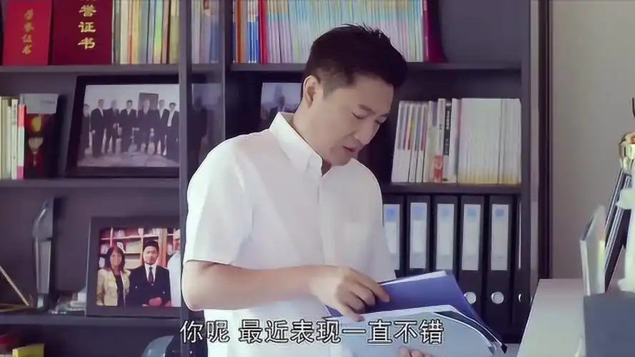 我的体育老师:马克发工资了,却说太多我不要!