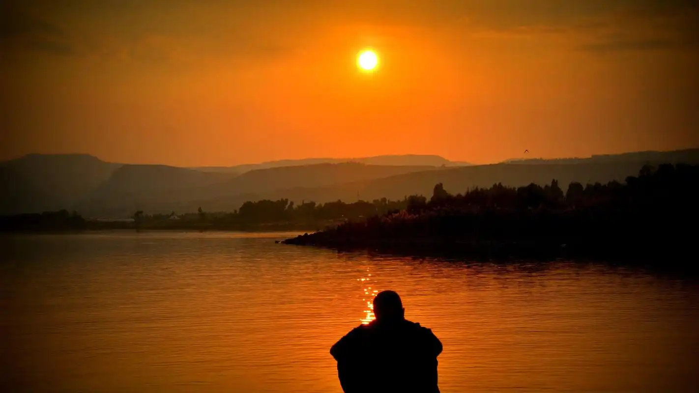 伤感的图片动漫(伤感壁纸高清图片动漫)