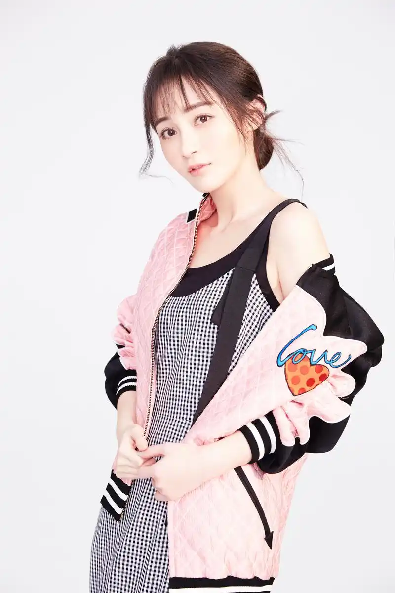 姚笛曝最新写真 清新灵动活力满满