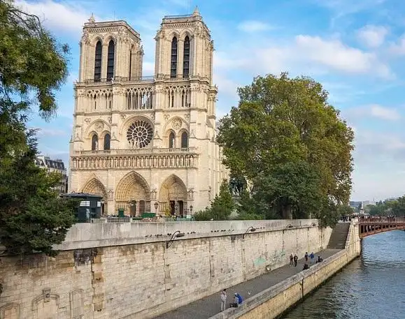 法国首都巴黎圣母院大教堂