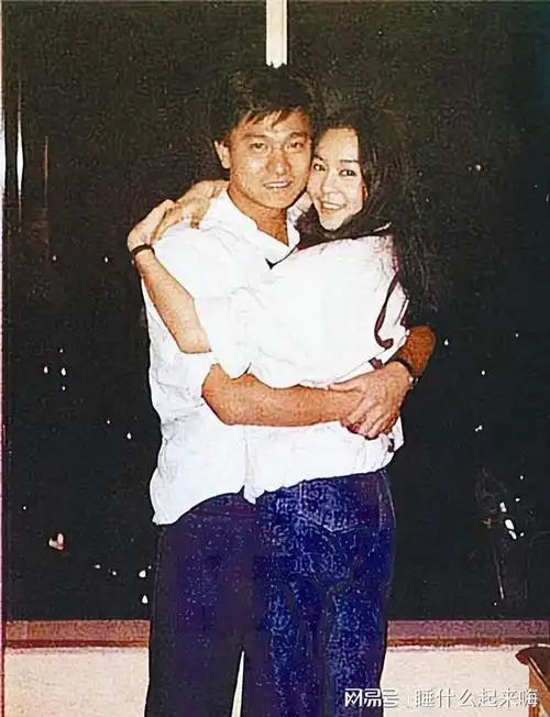 携亿万身家嫁给刘德华,不顾高龄风险冒死产女|娱乐圈|喻可欣|古典乐