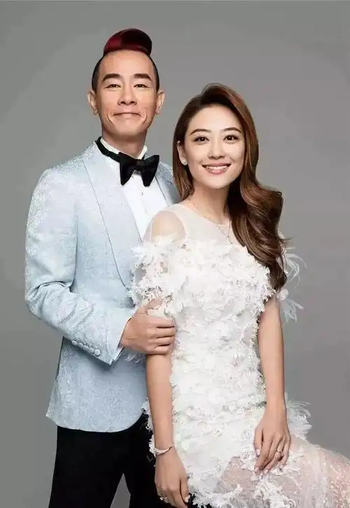 随着前有《爸爸去哪儿》爆火的陈小春父子,后有综艺《妻子去旅行》的