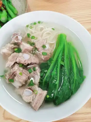 排骨面 蒜蓉菜心,简简单单的一餐.