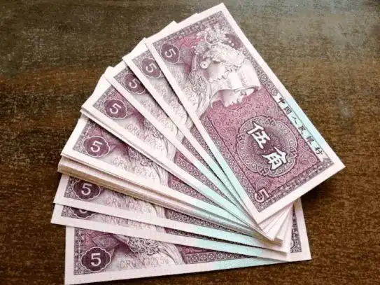 随着人民币的更新,一些面值较小的已经不能满足我们的需求,它们逐渐被