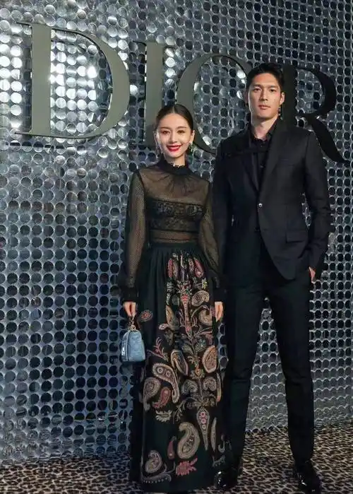 望理解)#王子文吴永恩十指紧扣逛街##王子文吴永恩牵手约会##王子文吴